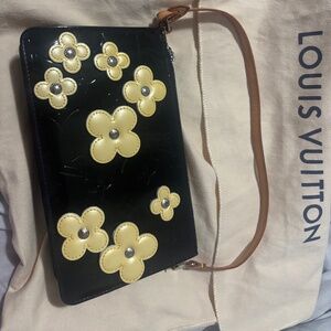 Louis Vuitton Monogram Vernis Lexington Fleurs Pochette